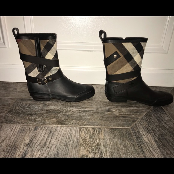Burberry Rain Boots - Picture 7 of 7